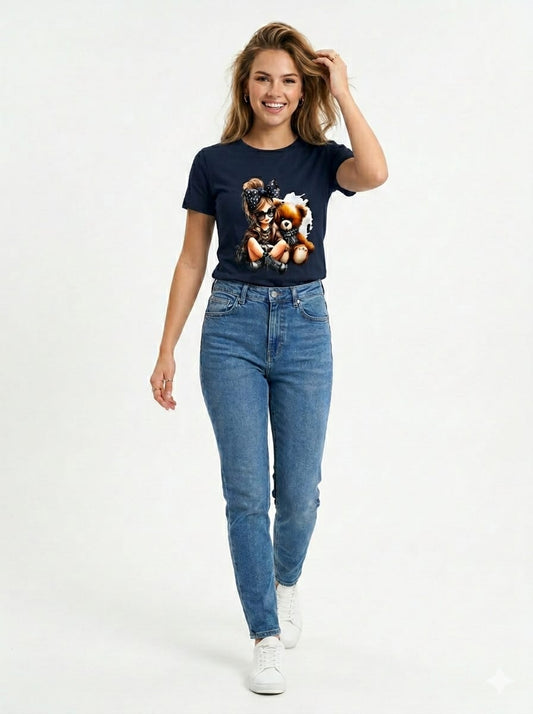 Trendy Girl With Teddy – Women’s Graphic T-Shirt