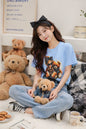 Trendy Girl With Teddy – Women’s Graphic T-Shirt